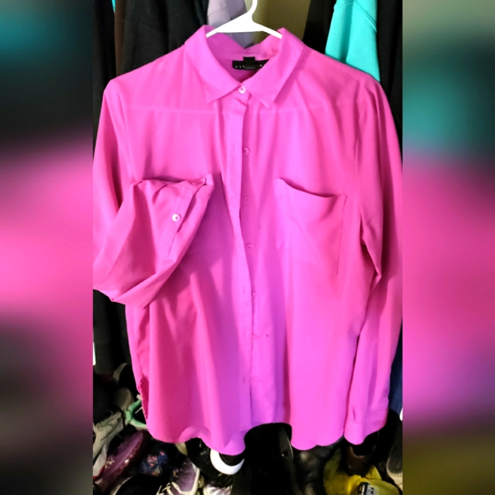Women's button down dress shirt, Size Large, PINK, EXCELLENT CONDITION.